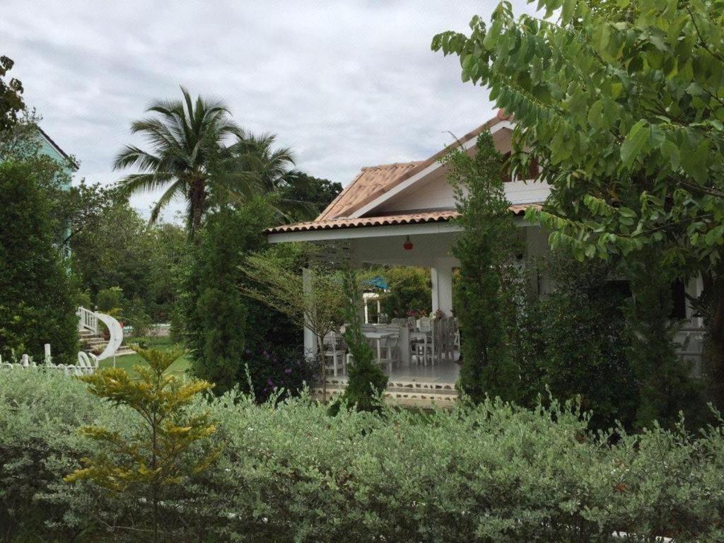 Charisma Resort Suan Phueng Exterior foto