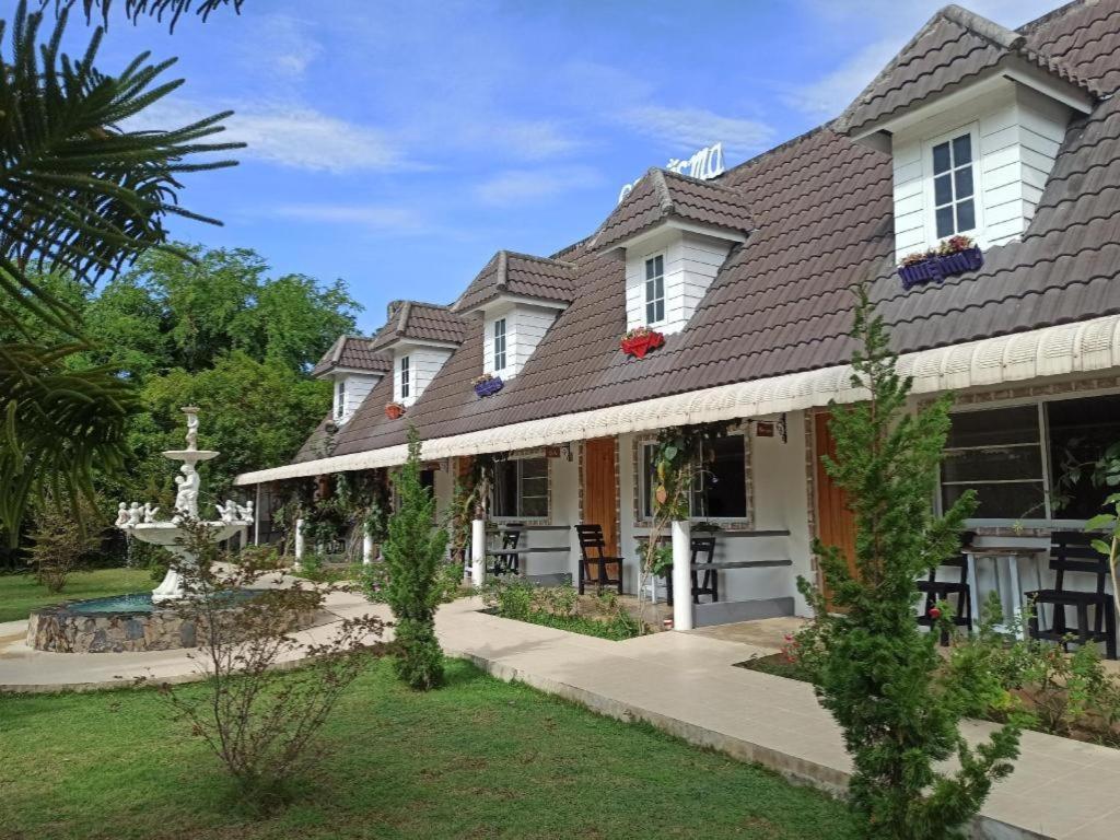 Charisma Resort Suan Phueng Exterior foto