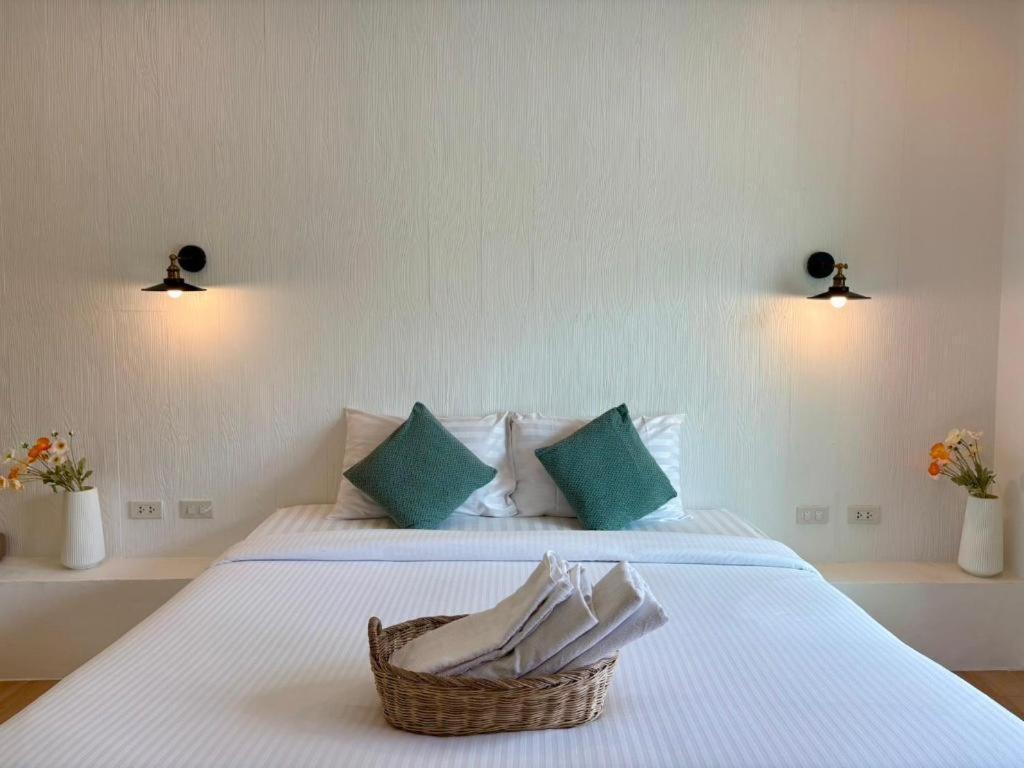 Charisma Resort Suan Phueng Exterior foto