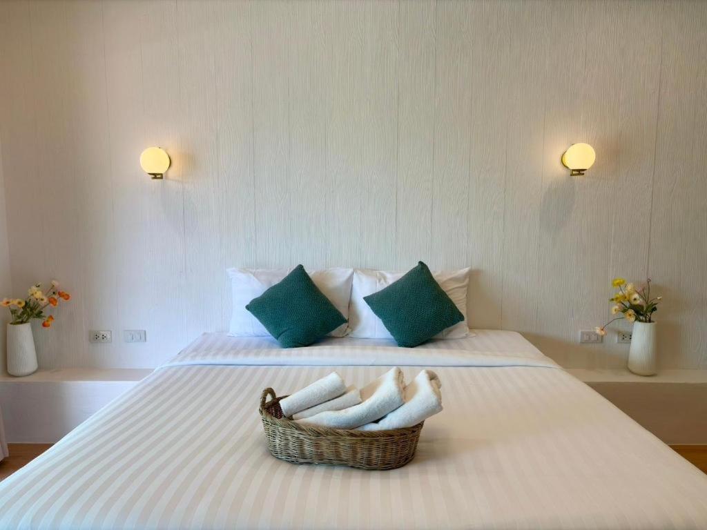 Charisma Resort Suan Phueng Exterior foto